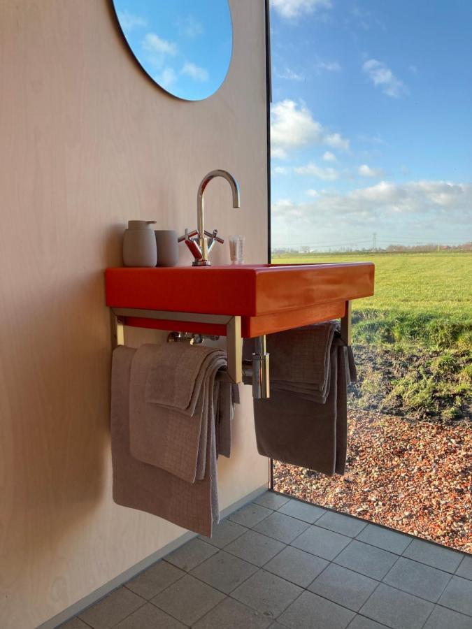 Tiny House Van Hoogspanning Naar Ontspanning Wirdum Ngoại thất bức ảnh