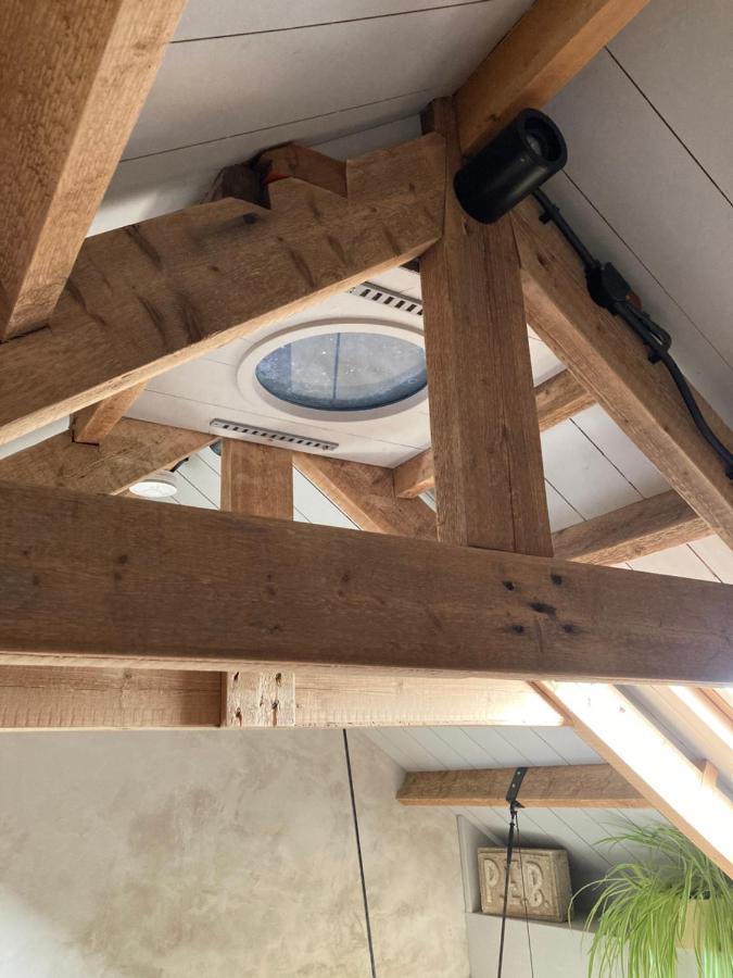 Tiny House Van Hoogspanning Naar Ontspanning Wirdum Ngoại thất bức ảnh