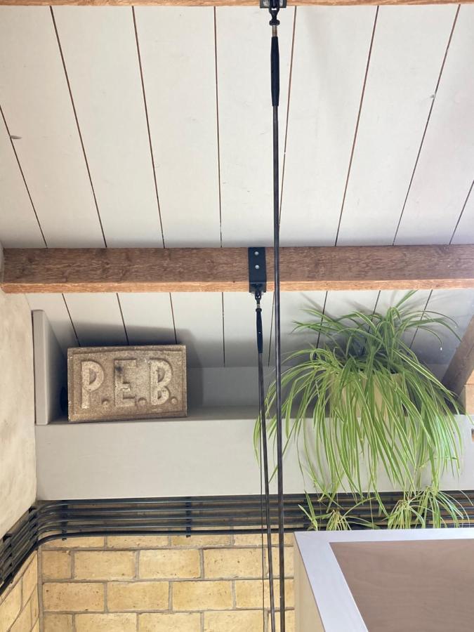 Tiny House Van Hoogspanning Naar Ontspanning Wirdum Ngoại thất bức ảnh