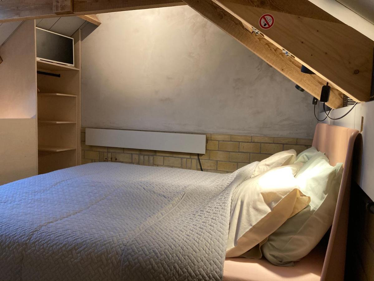 Tiny House Van Hoogspanning Naar Ontspanning Wirdum Ngoại thất bức ảnh