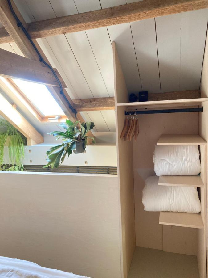 Tiny House Van Hoogspanning Naar Ontspanning Wirdum Ngoại thất bức ảnh